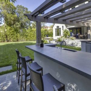 Barra revestida de neolith basalt grey marmoleria portaro rosario